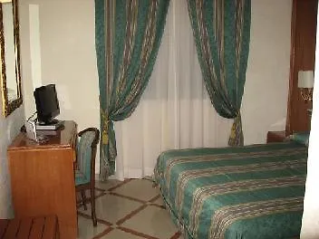 Raeli Regio فندق